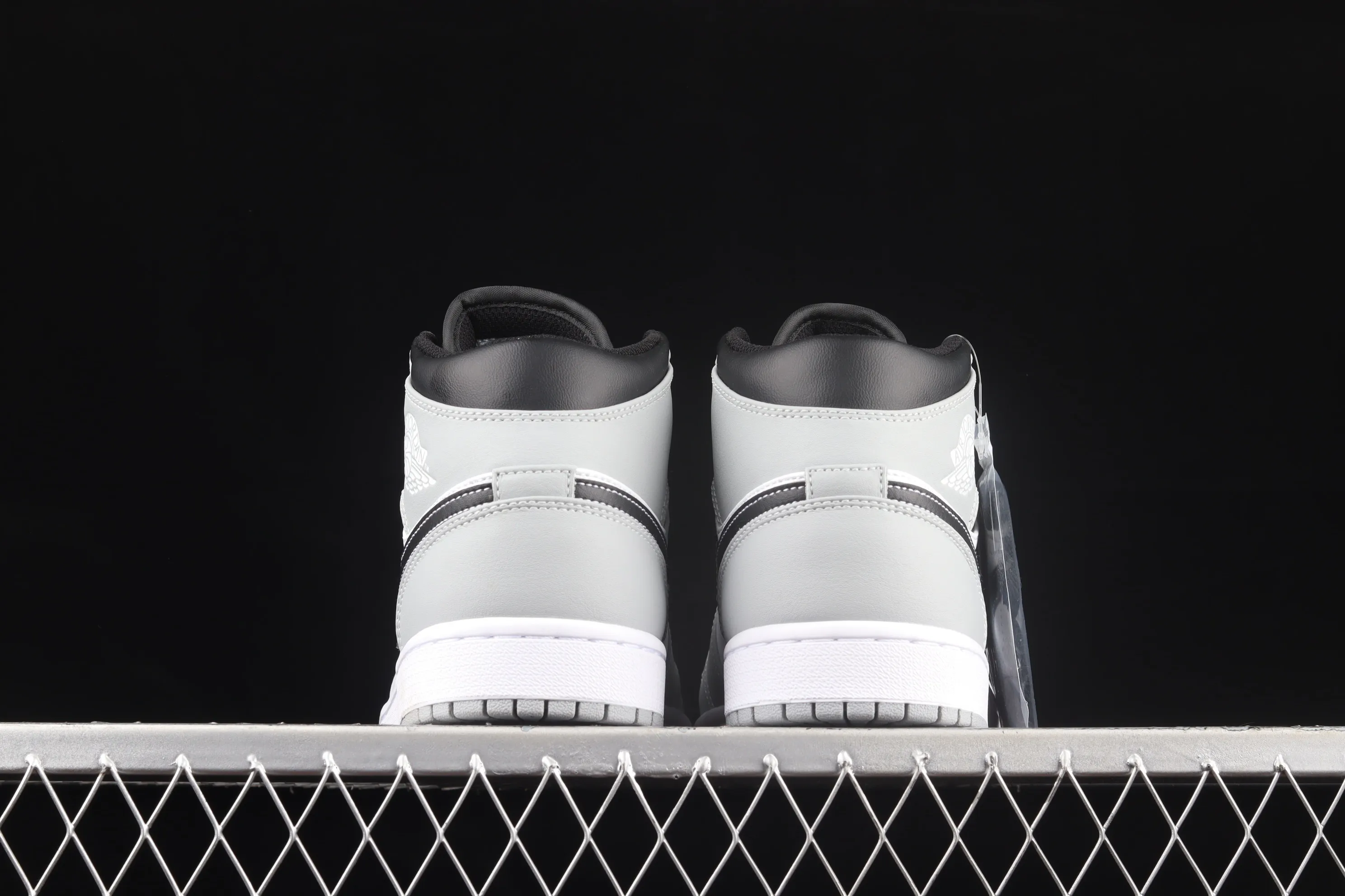 All categories Air Jordan Jordan series basketball shoes Air Jordan 1 Mid Air Jordan 1 Mid AJ1 Joe 1 ice blue gray China casual sneakers 554724-078